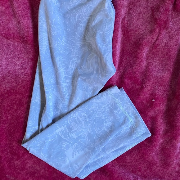 *SOLD*LULULEMON Wonder Under Crop (High rise) 21” - Picture 3 of 5